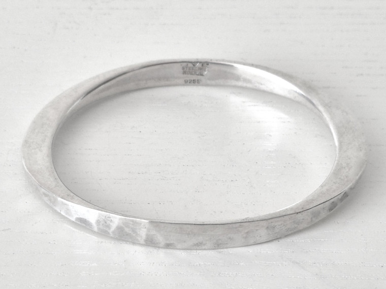 (ny) ARMRING, signerad TONE VIGELAND, PLUSGRUPPEN FREDRIKSTAD c:a 1960