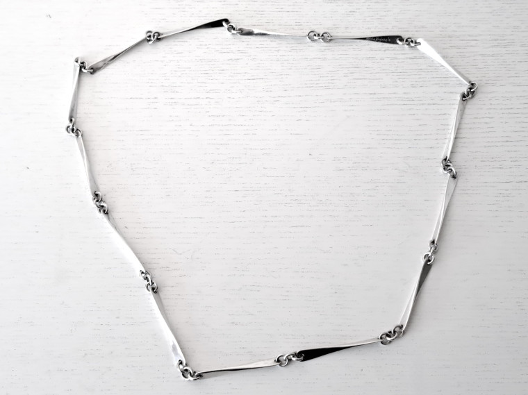 HALSBAND, sign ANNIE JÄGBECK LUND 1980 alt 2004