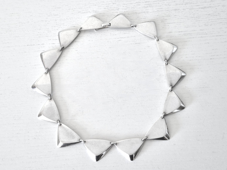 HALSBAND, design BENT GABRIELSEN, HANS HANSEN KOLDING DANMARK c:a 1960