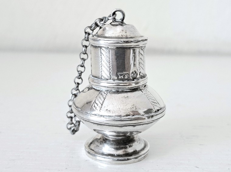 LUKTDOSA H KÖHLER VADSTENA 1760-78